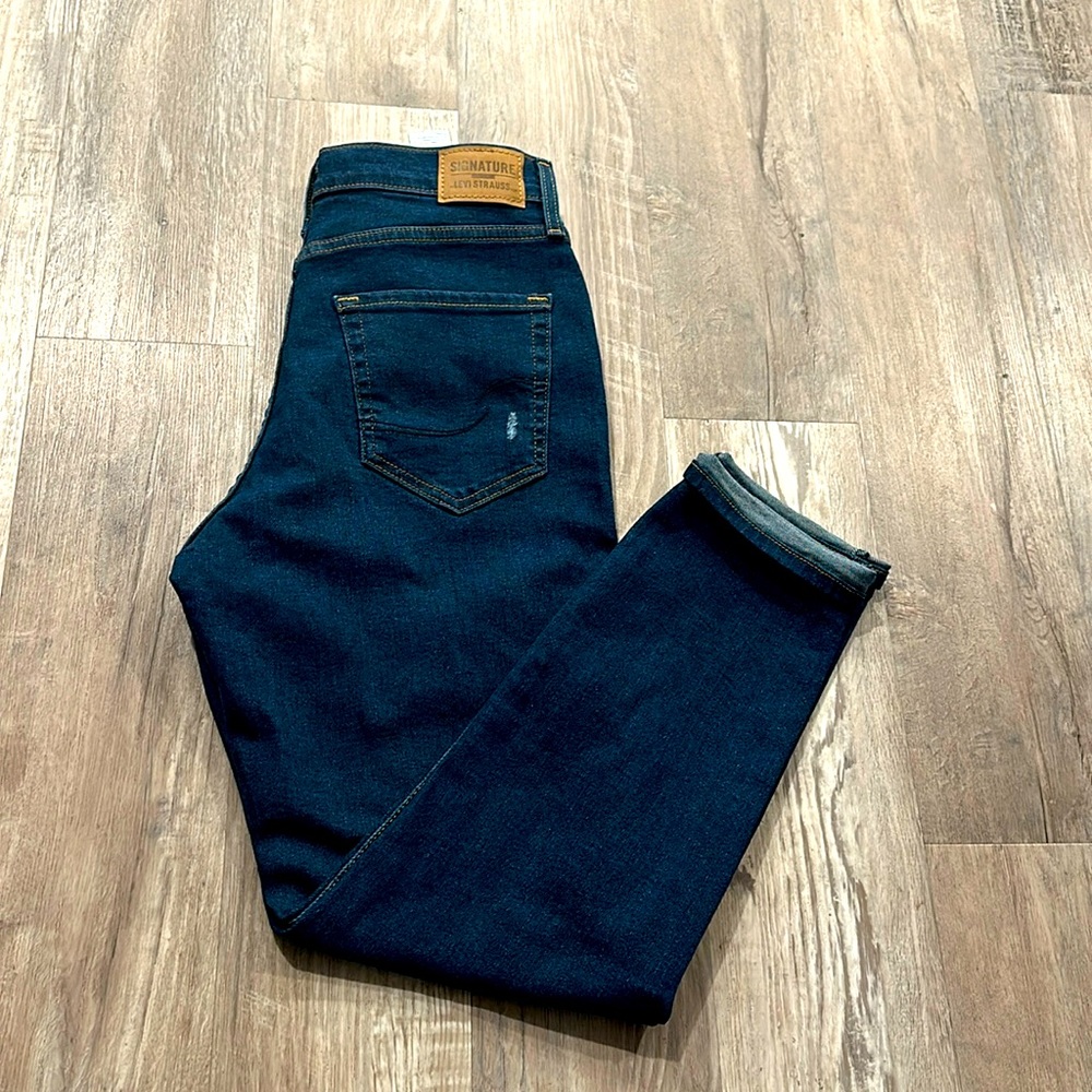Signature by Levi Strauss mom jeans size 11. New!